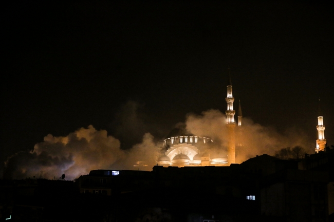 Fatih'te 3 katlı binada yangın: 1 kişi hayatını kaybetti